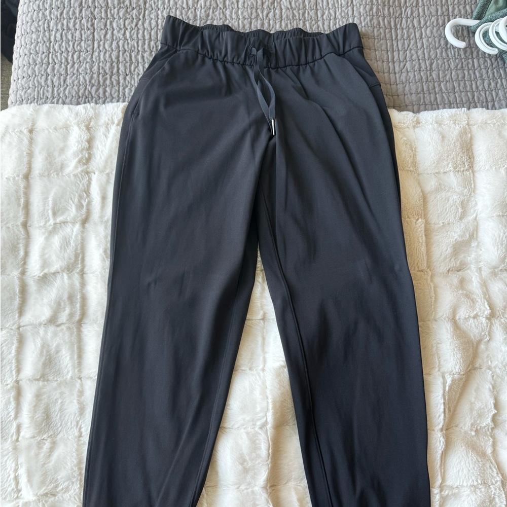 Lululemon on the fly jogger